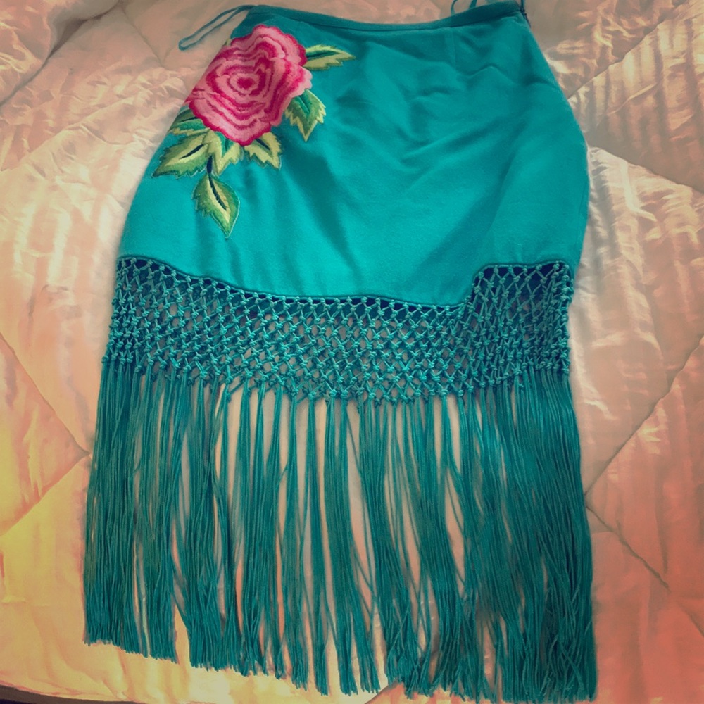 Cute boutique teal flower fringe skirt!